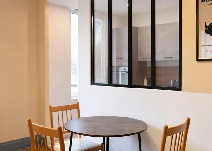 Des Cousines Capucine * נאנסי